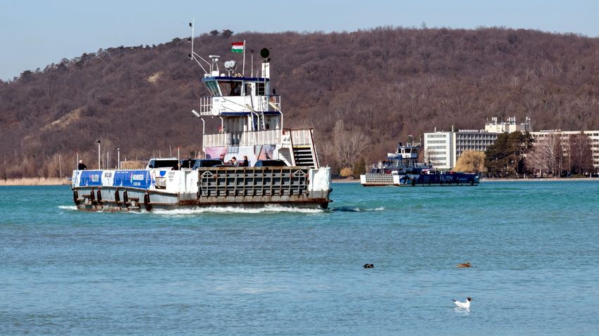 Ismét óránként jár a balatoni komp